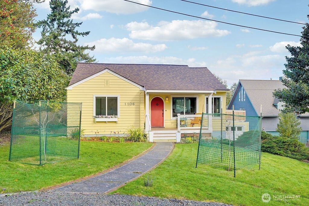 Photo of 1106 Madison St, Port Townsend, WA 98368 (MLS # 2471181)