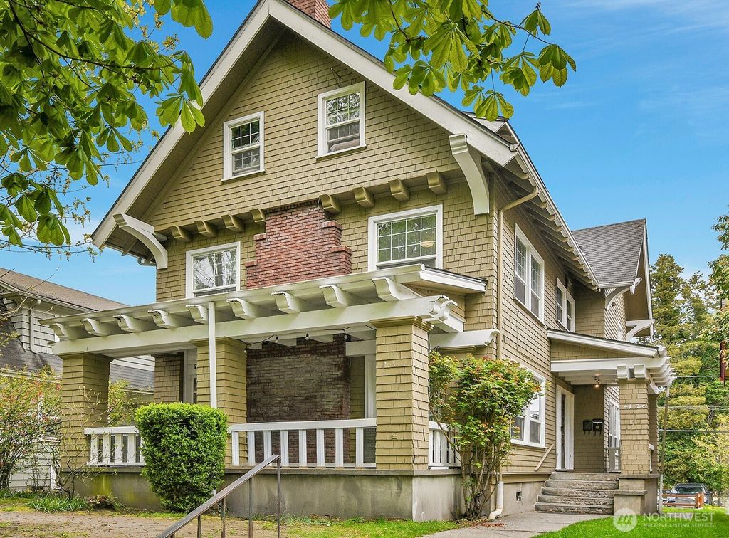 Photo of 4720 17th Avenue NE, Seattle, WA 98105 (MLS # 2362362)