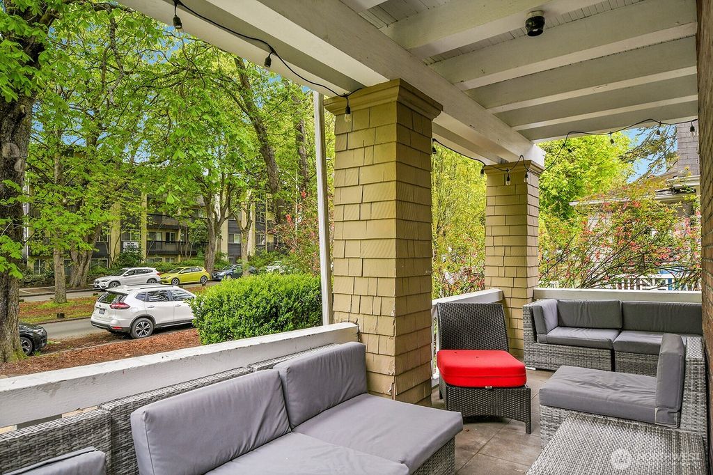 Photo of 4720 17th Avenue NE, Seattle, WA 98105 (MLS # 2362362)