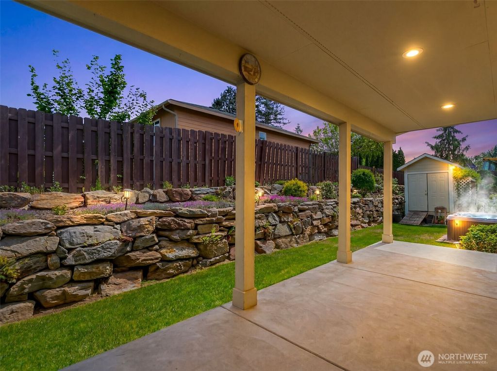 Photo of 2125 Blackstone Court, East Wenatchee, WA 98802 (MLS # 2517159)