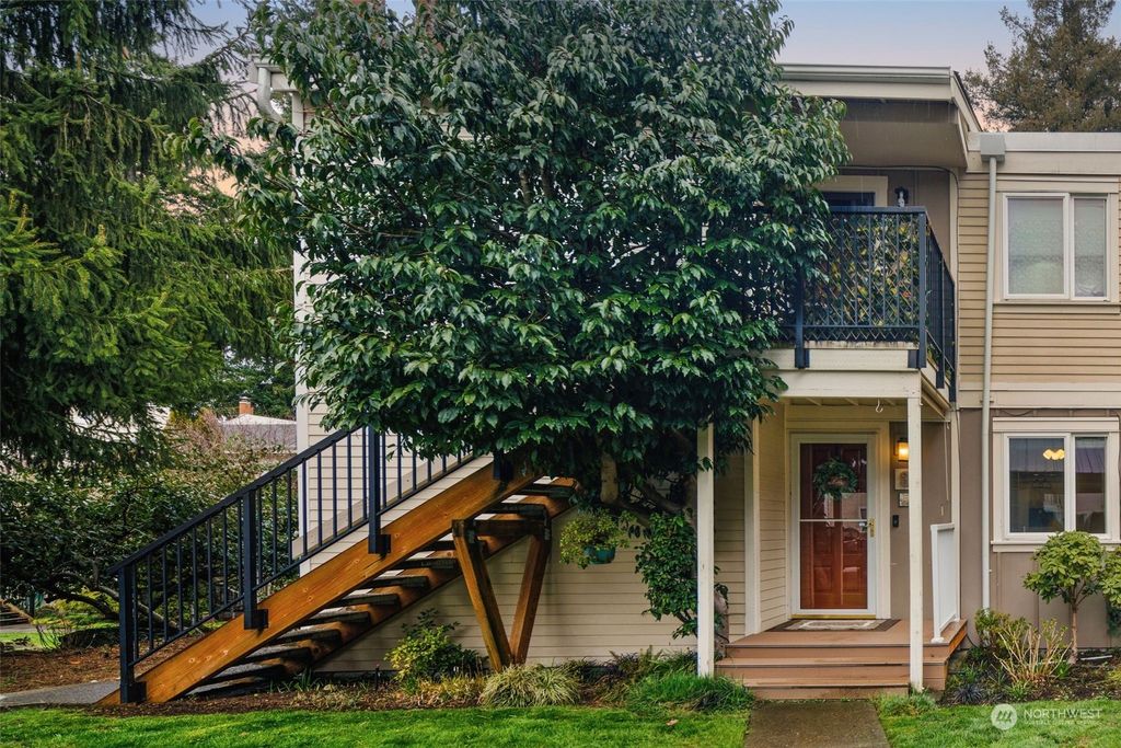 Photo of 12720 NE 120th Street #I3, Kirkland, WA 98034 (MLS # 2054091)