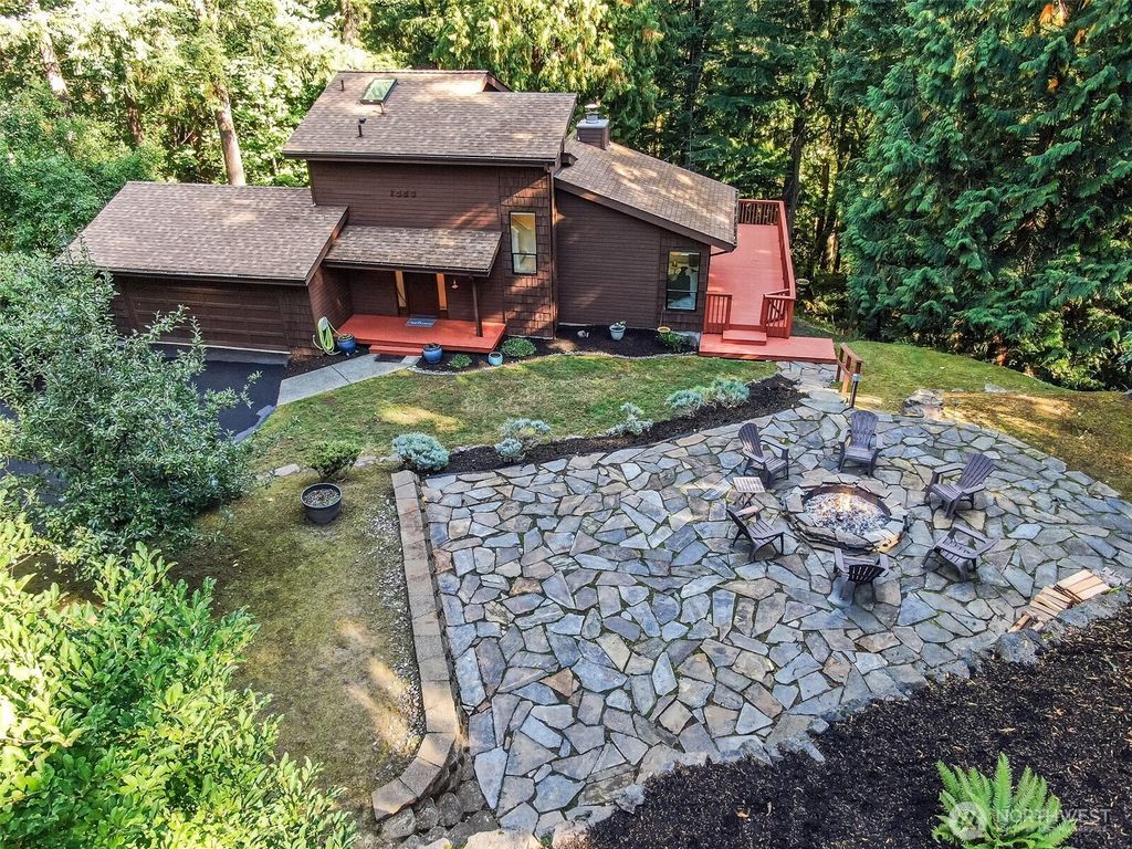 Photo of 1059 Greenwood Boulevard SW, Issaquah, WA 98027 (MLS # 2444841)