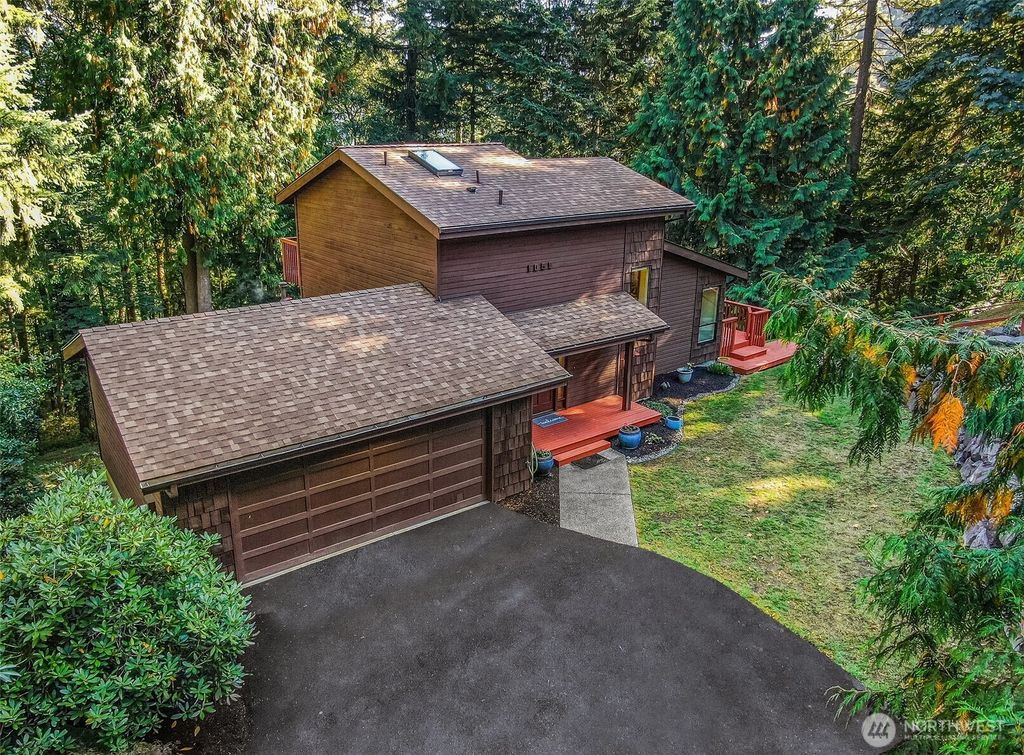 Photo of 1059 Greenwood Boulevard SW, Issaquah, WA 98027 (MLS # 2444841)