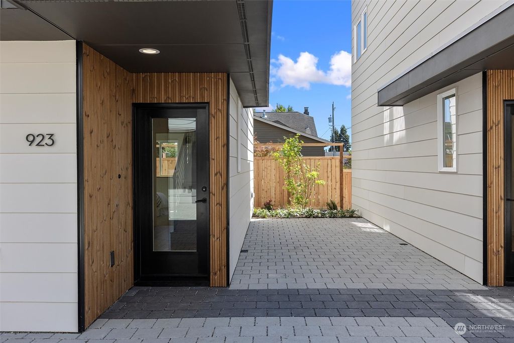 Photo of 923 NW 59th Street, Seattle, WA 98107 (MLS # 2232596)