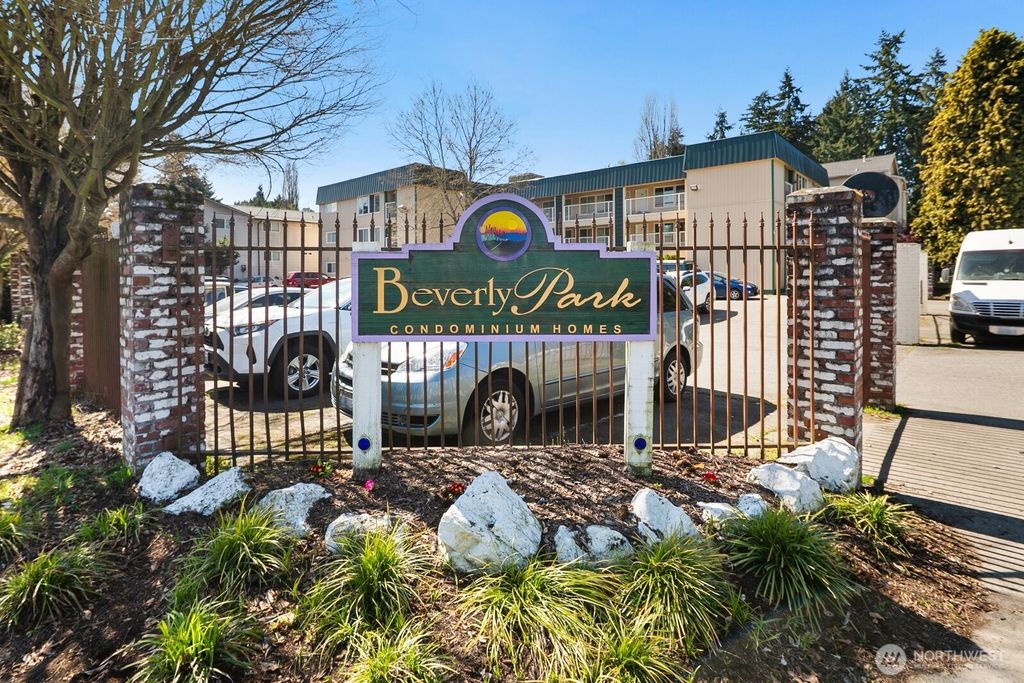 Photo of 101 SW 119th Street #102, Burien, WA 98146 (MLS # 2508522)