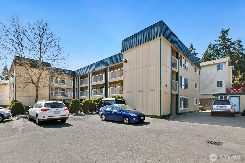 Photo of 101 SW 119th Street #102, Burien, WA 98146 (MLS # 2508522)