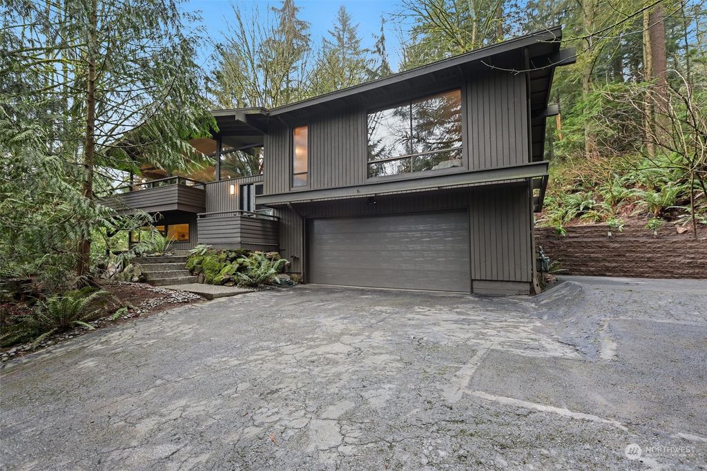 Photo of 760 Idylwood Drive SW, Issaquah, WA 98027 (MLS # 2321436)