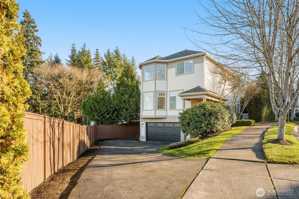 Photo of 11622 114th Drive NE, Kirkland, WA 98034 (MLS # 2471120)