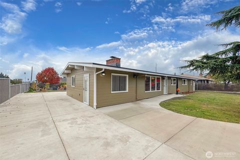 Photo of 432 N Govan Avenue, Sequim, WA 98382 (MLS # 2448102) Photo of 432 N Govan Avenue, Sequim, WA 98382 (MLS # 2448102)