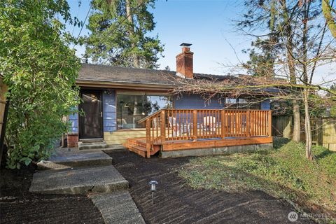 Photo of 10219 15th Avenue NE, Seattle, WA 98125 (MLS # 2467239)