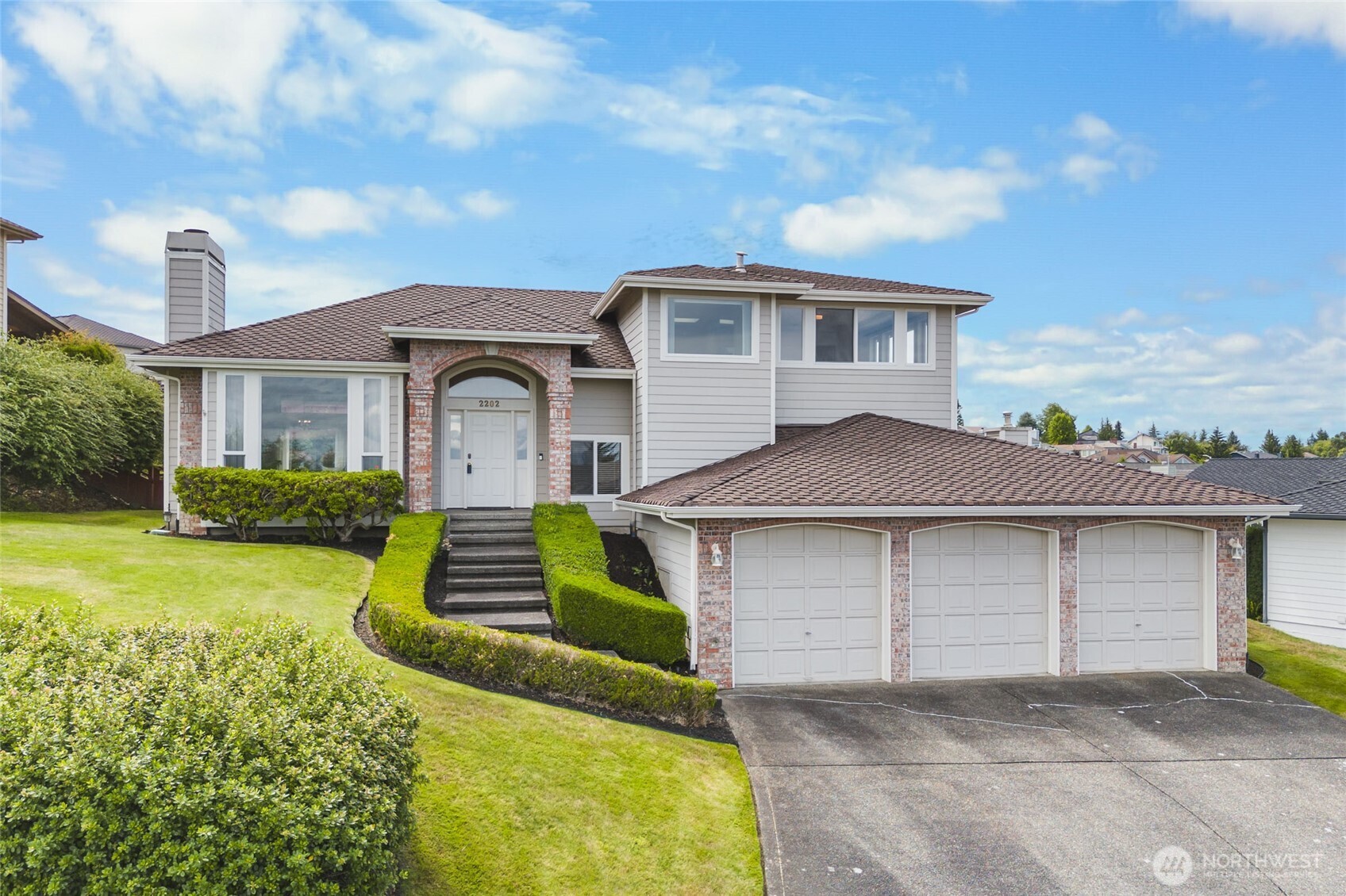 2202 Overview Drive NE