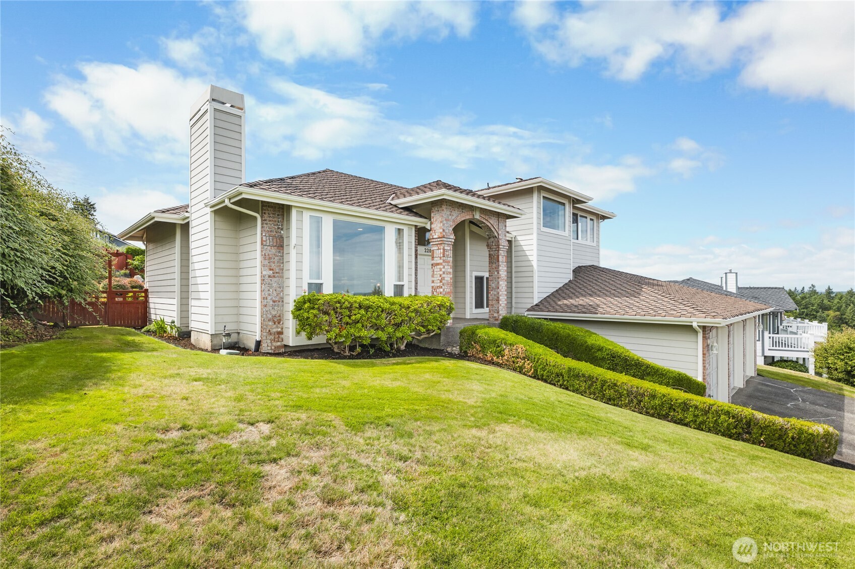 2202 Overview Drive NE