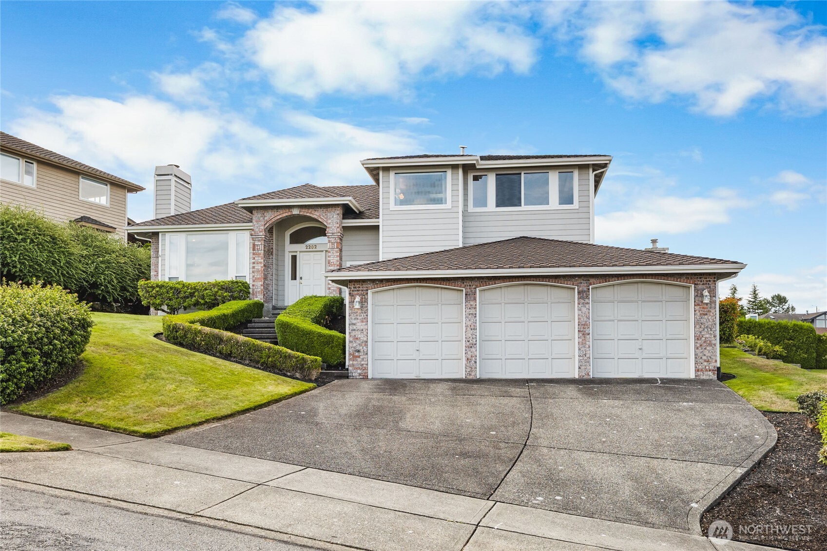 2202 Overview Drive NE