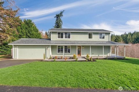 Photo of 7 Sun Crest Lane Ln, Cathlamet, WA 98612 (MLS # 2491853)