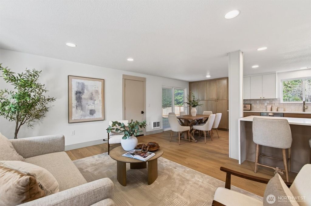 Photo of 7 Sun Crest Lane Ln, Cathlamet, WA 98612 (MLS # 2491853)