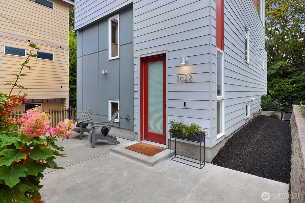 Photo of 3022 4th Avenue W, Seattle, WA 98119 (MLS # 2583040)