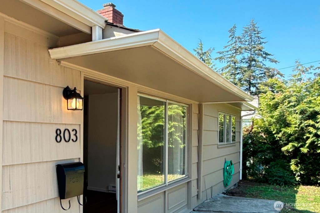Photo of 803 T Street, Port Townsend, WA 98368 (MLS # 2558116)