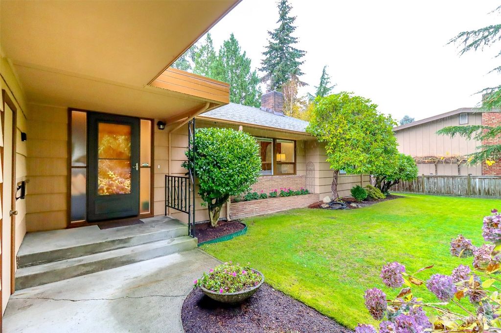 Photo of 14635 20th Avenue SW, Burien, WA 98166 (MLS # 2310080)