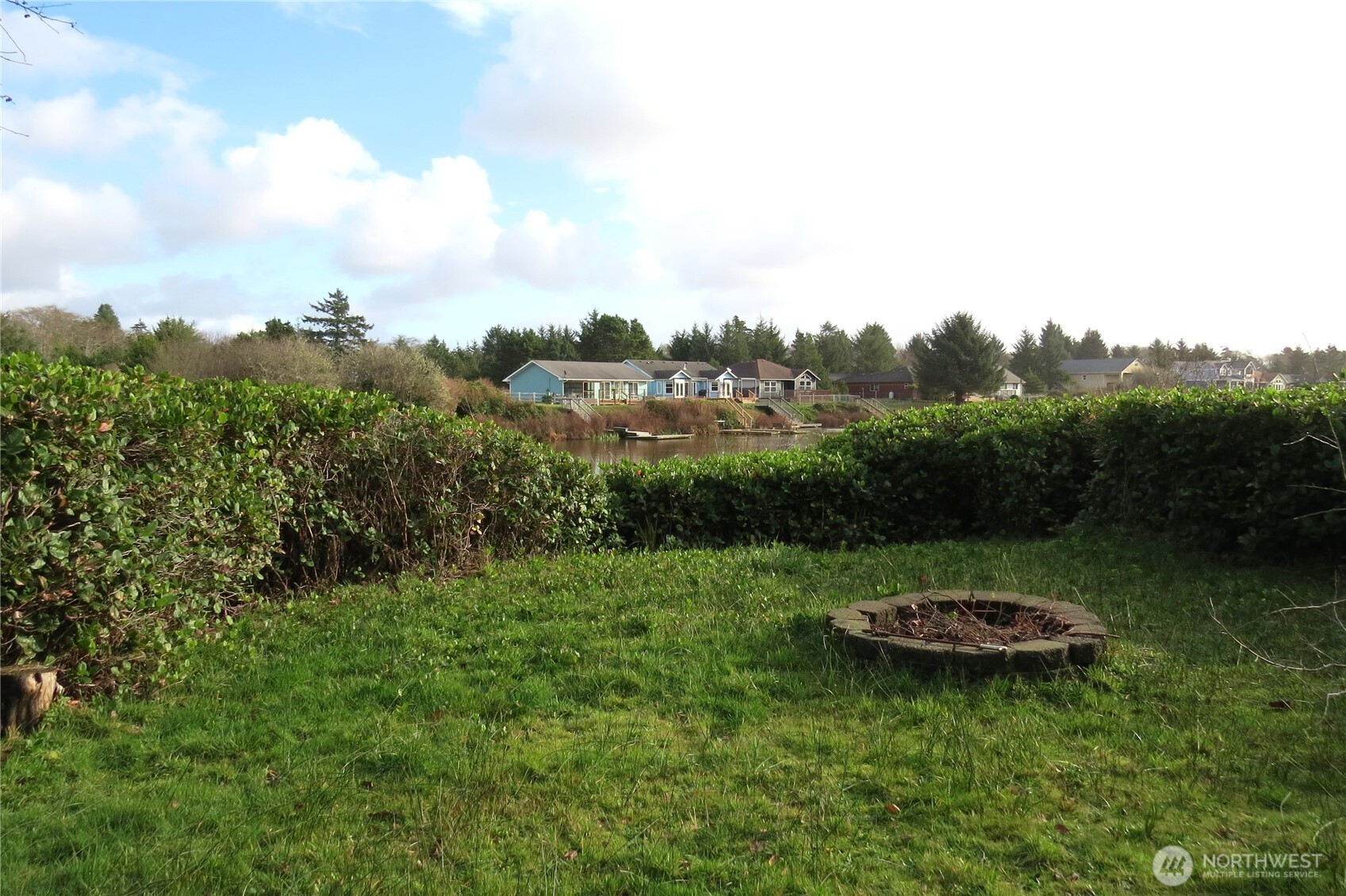 636 Weatherwax Loop NE