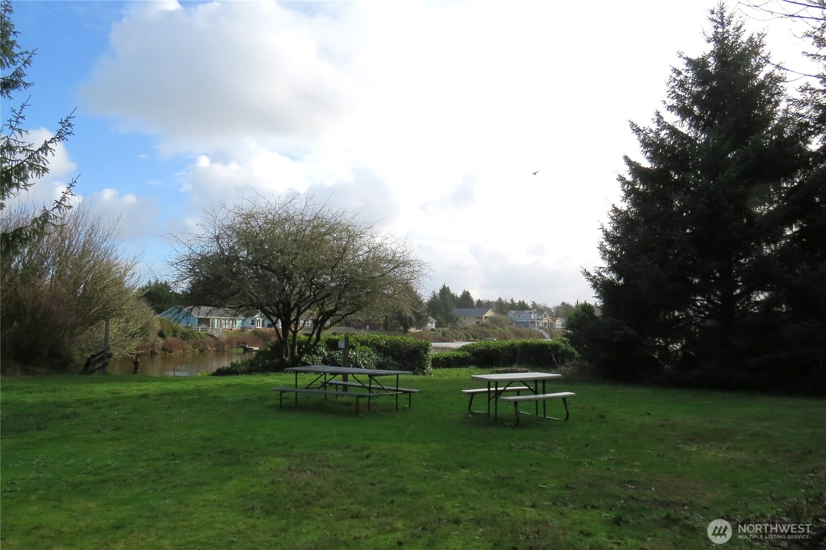 636 Weatherwax Loop NE