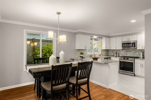 Photo of 24230 SE 44th Street, Sammamish, WA 98029 (MLS # 2489108)