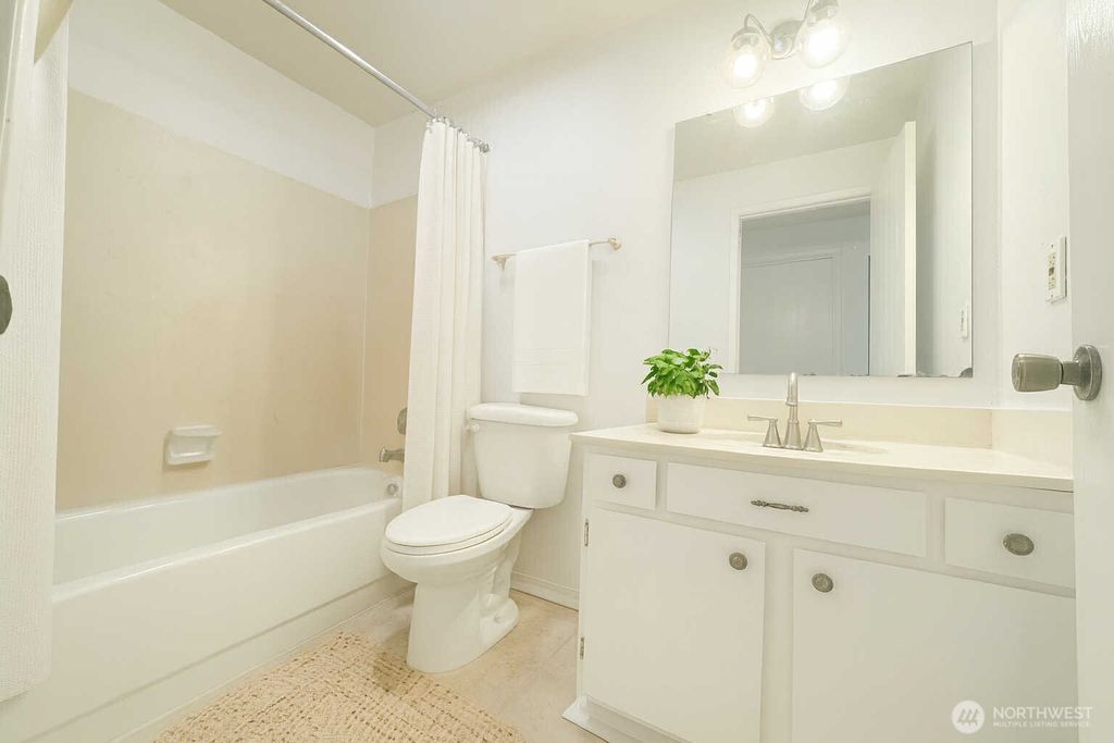 Photo of 318 S 174th Place #K, Burien, WA 98148 (MLS # 2425209)