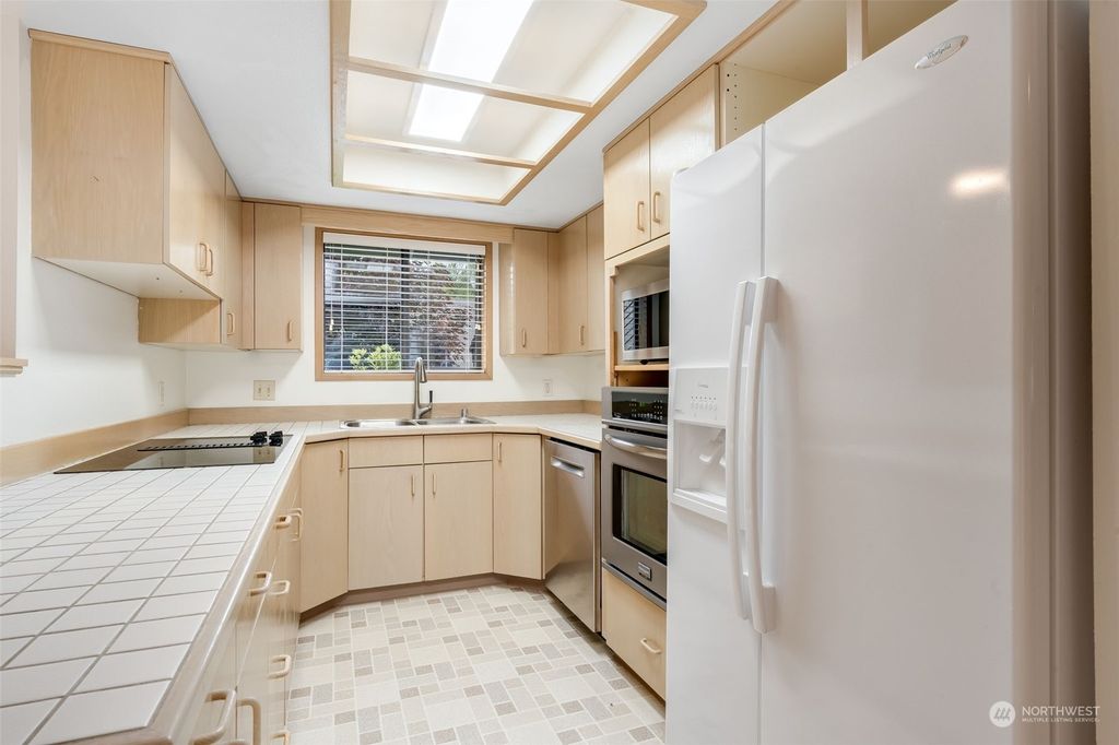 listing image 9361499335052102826