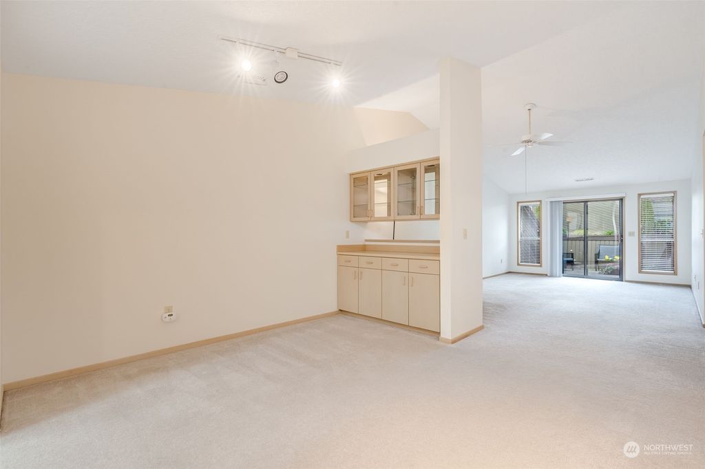 listing image 9360363617592357449