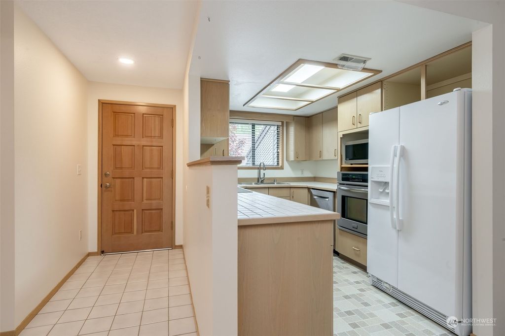 listing image 9361499914350341136