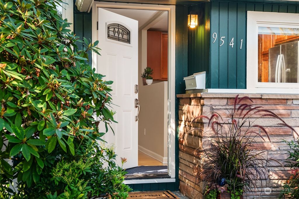 Photo of 9541 Interlake Avenue N, Seattle, WA 98103 (MLS # 2286911)