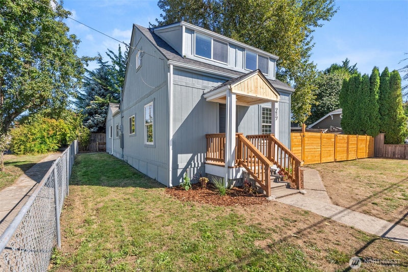 217 W Chestnut