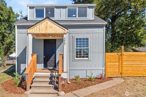 Photo of 217 W Chestnut ST, Centralia, WA 98531 (MLS # 2583397)