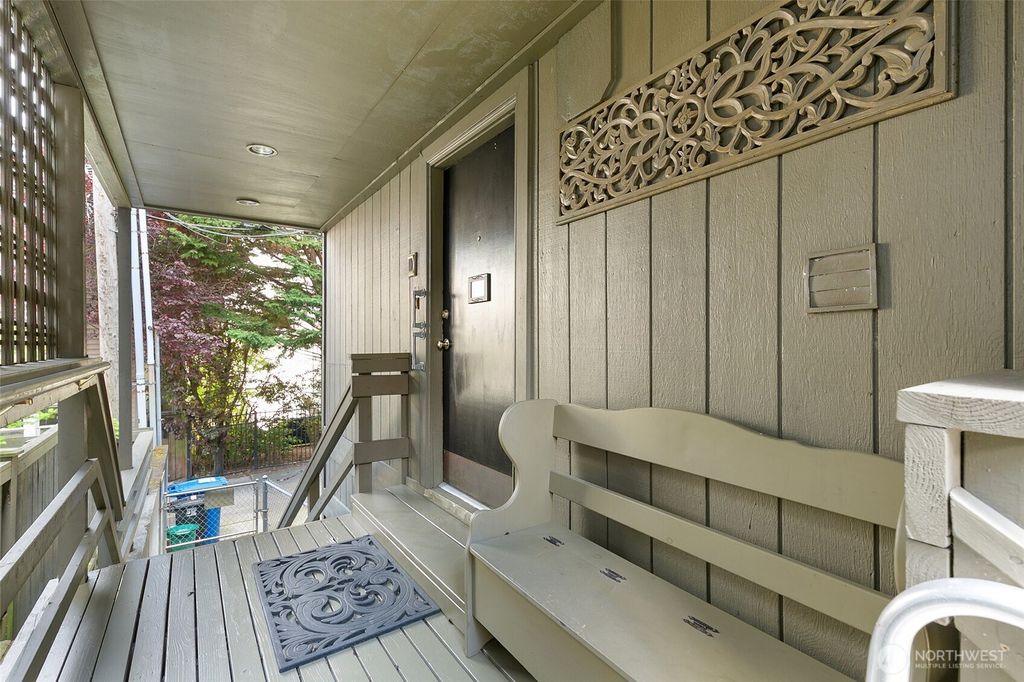 Photo of 219 Boylston Avenue E, Seattle, WA 98102 (MLS # 2382593)