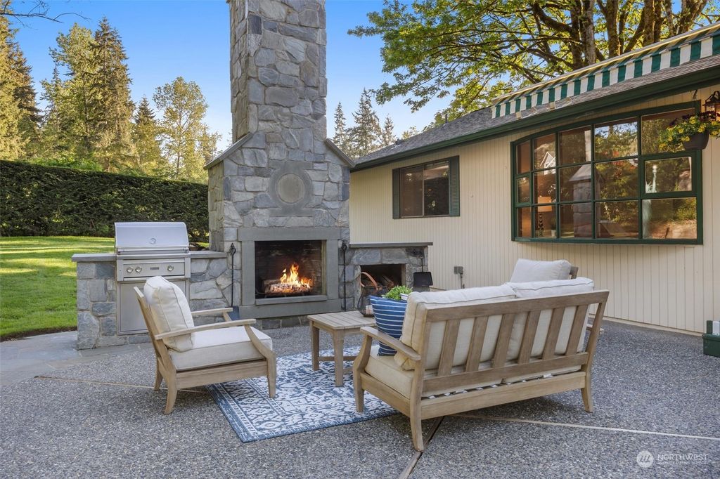 Photo of 16218 216th Avenue NE, Woodinville, WA 98077 (MLS # 2233720)