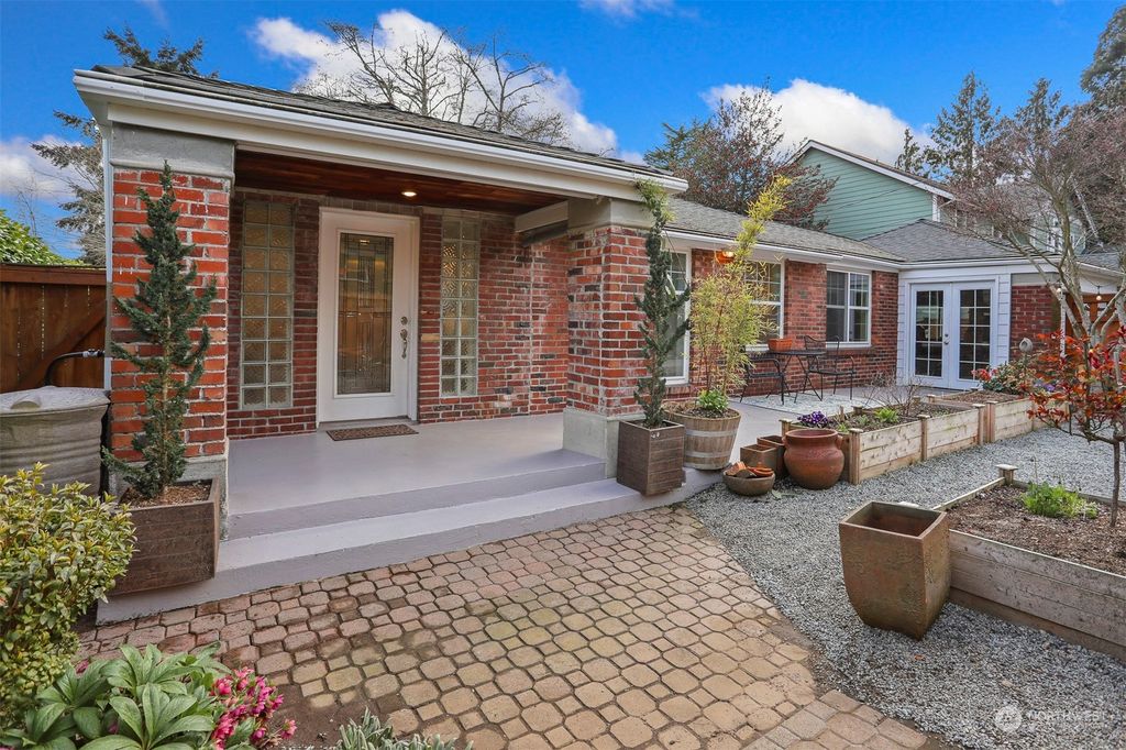 Photo of 3511 SW 107th Street, Seattle, WA 98146 (MLS # 2053116)