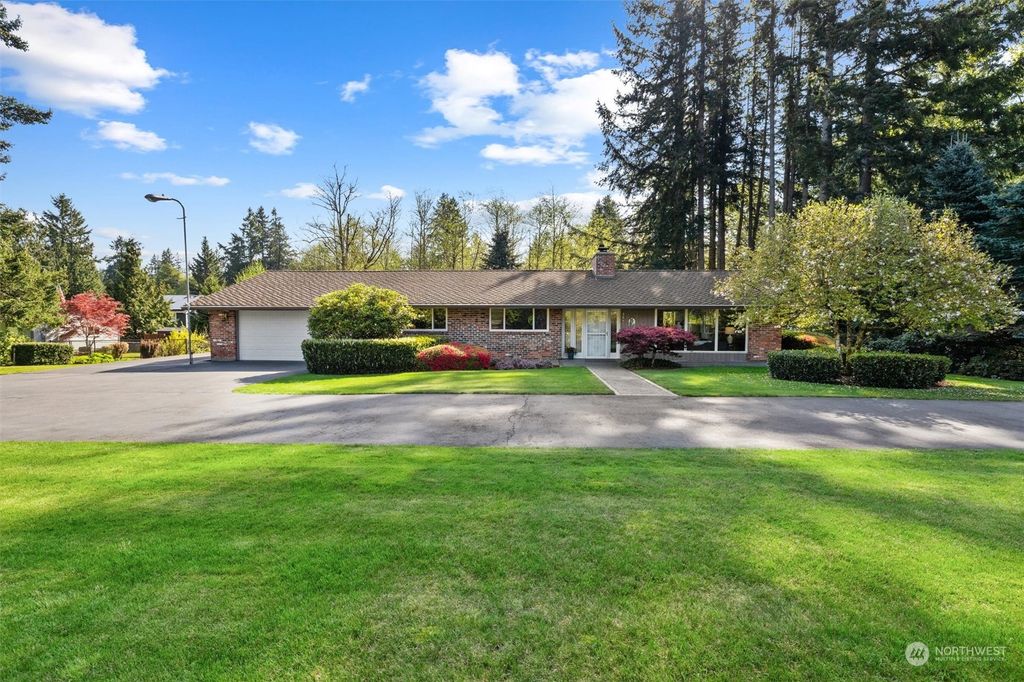 Photo of 24416 SE 32nd Street, Sammamish, WA 98075 (MLS # 2062712)
