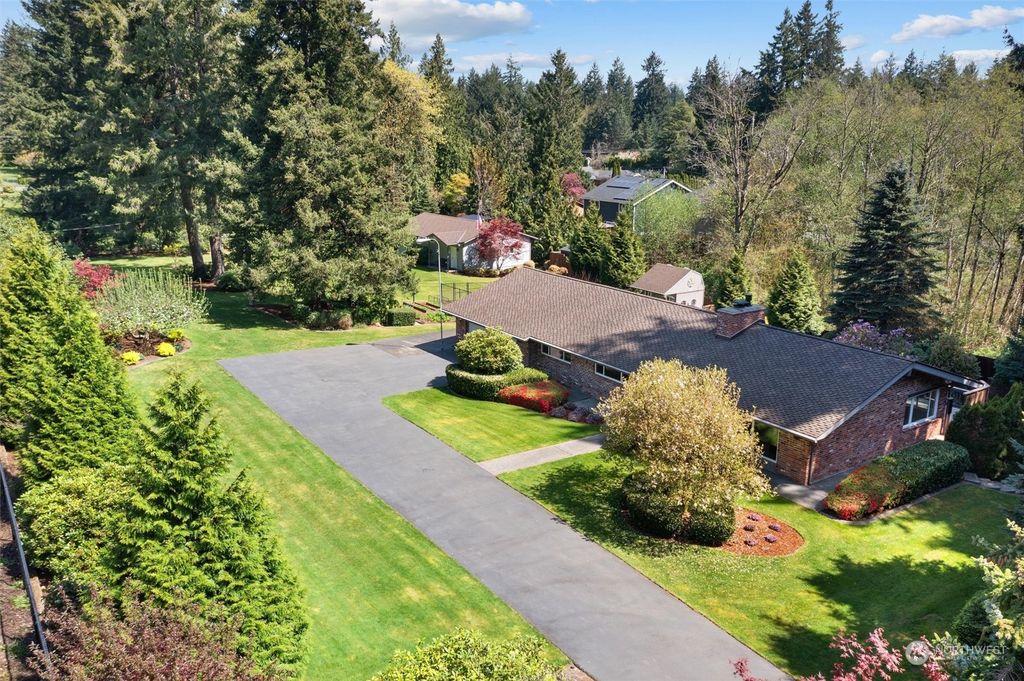 Photo of 24416 SE 32nd Street, Sammamish, WA 98075 (MLS # 2062712)