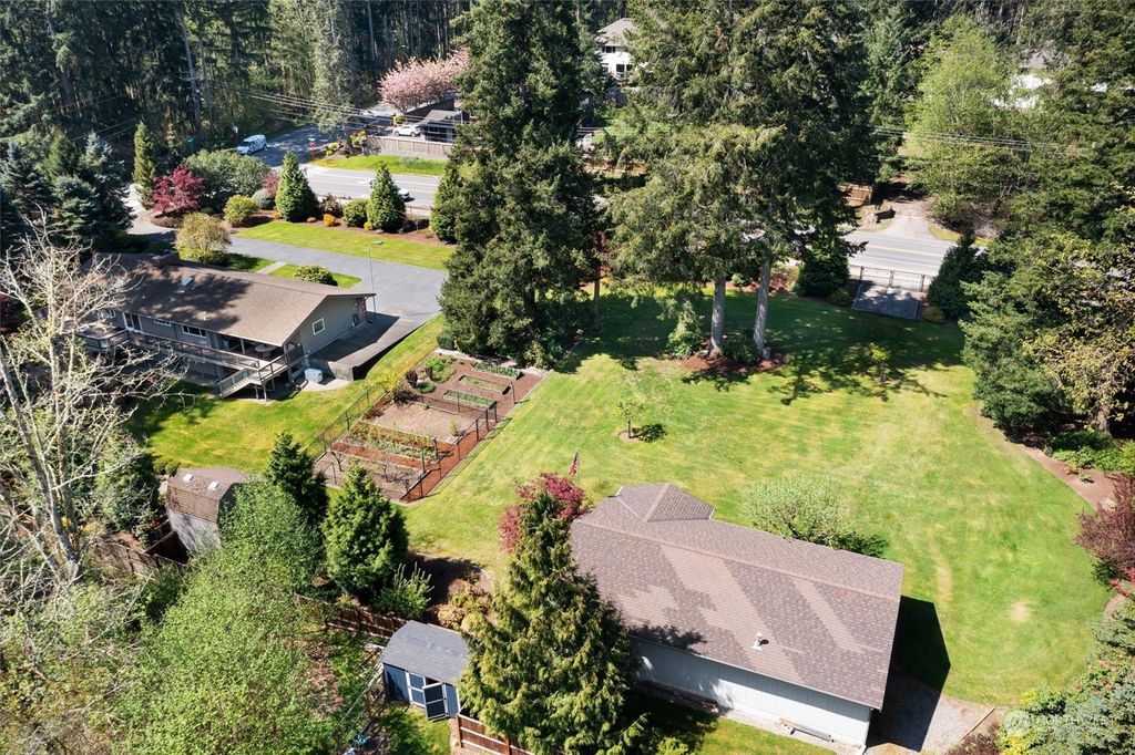 Photo of 24416 SE 32nd Street, Sammamish, WA 98075 (MLS # 2062712)
