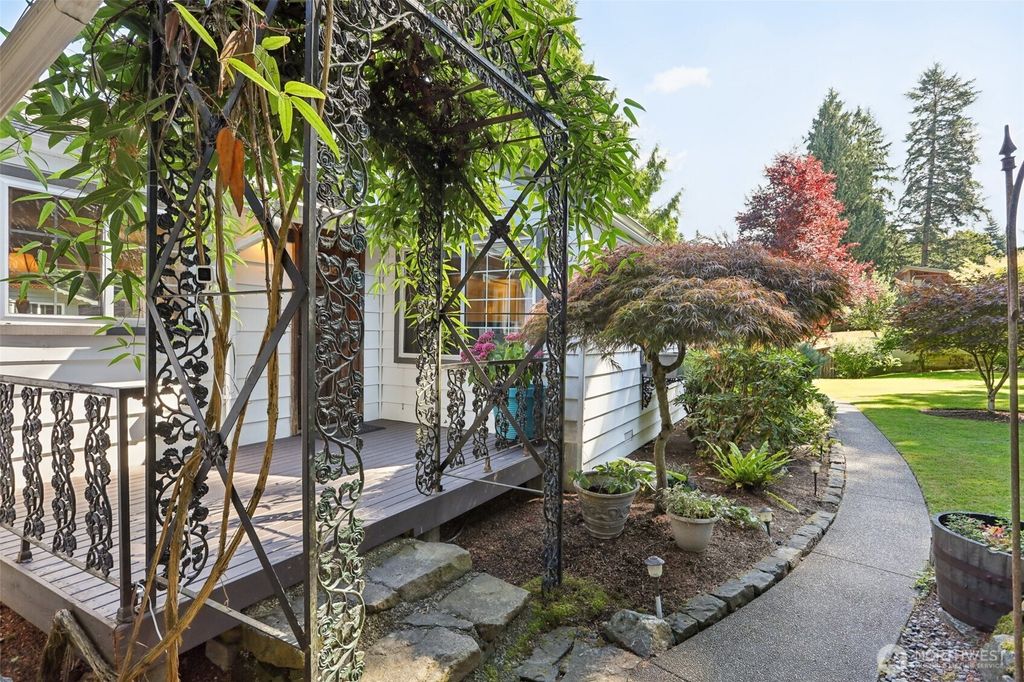 Photo of 16004 74th Avenue NE, Kenmore, WA 98028 (MLS # 2421684)