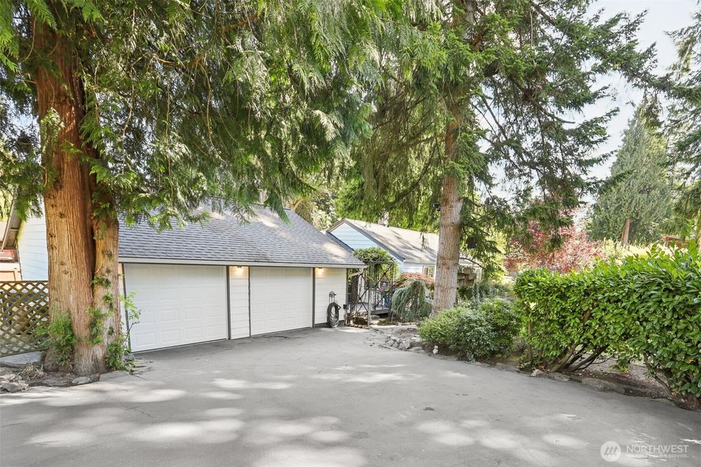 Photo of 16004 74th Avenue NE, Kenmore, WA 98028 (MLS # 2421684)