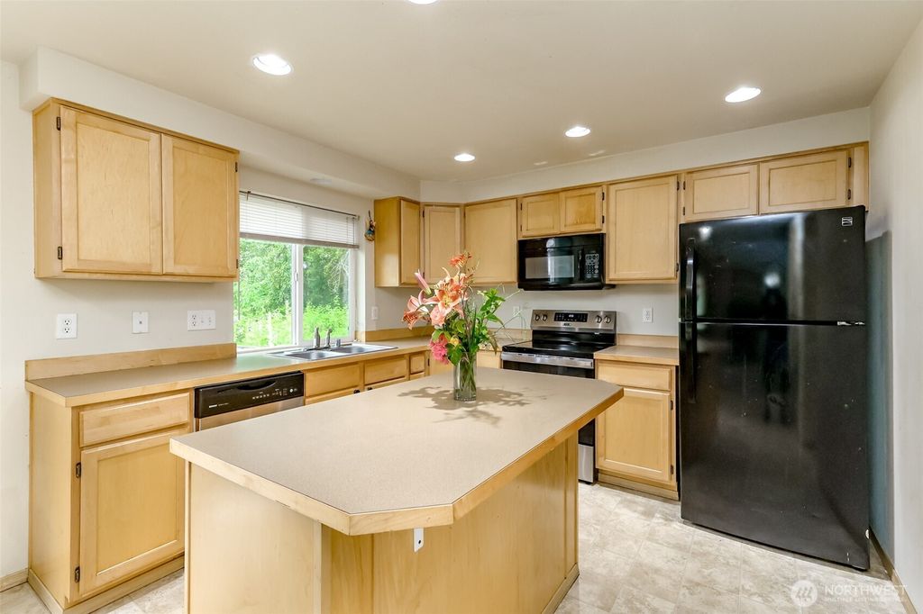 Photo of 113 5th Avenue SW, Pacific, WA 98047 (MLS # 2552254)