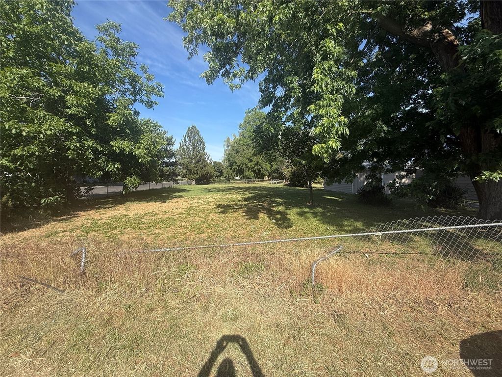 Photo of 1413 SE Central Avenue, College Place, WA 99324 (MLS # 2532835)