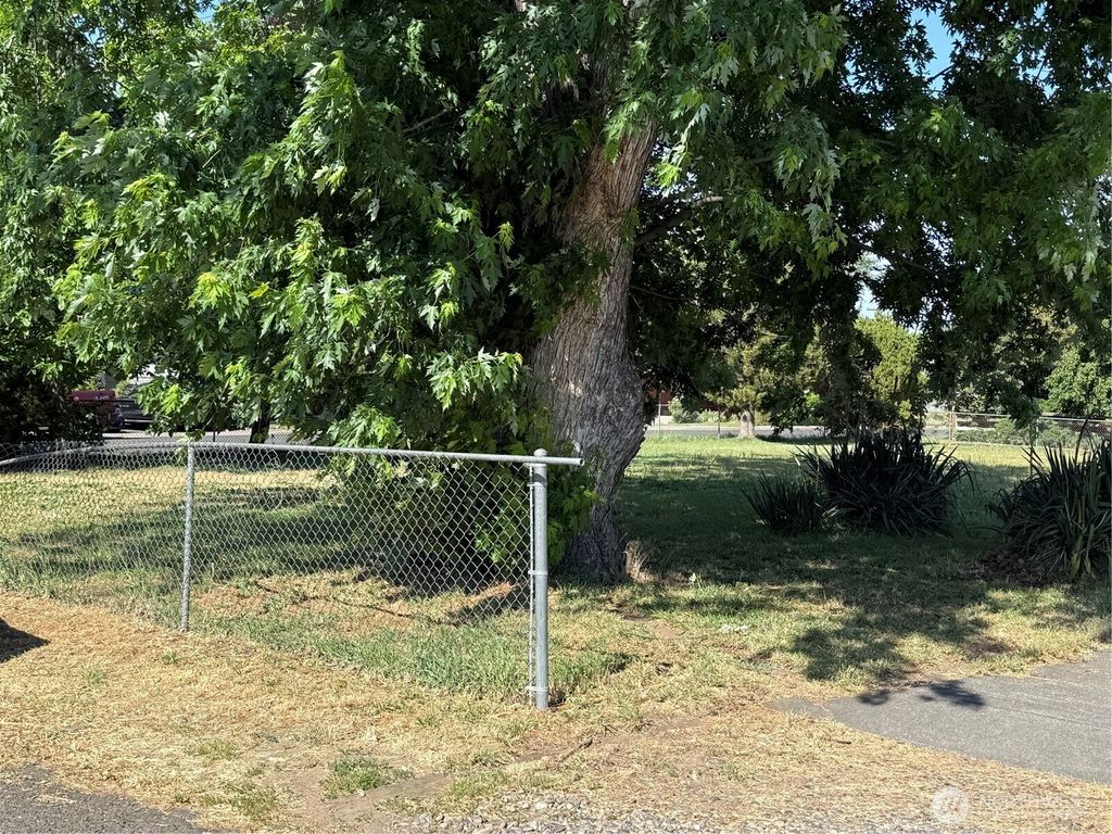 Photo of 1413 SE Central Avenue, College Place, WA 99324 (MLS # 2532835)