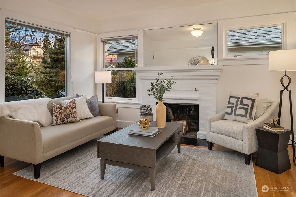 Photo of 5707 30th Avenue NE, Seattle, WA 98105 (MLS # 2042169)