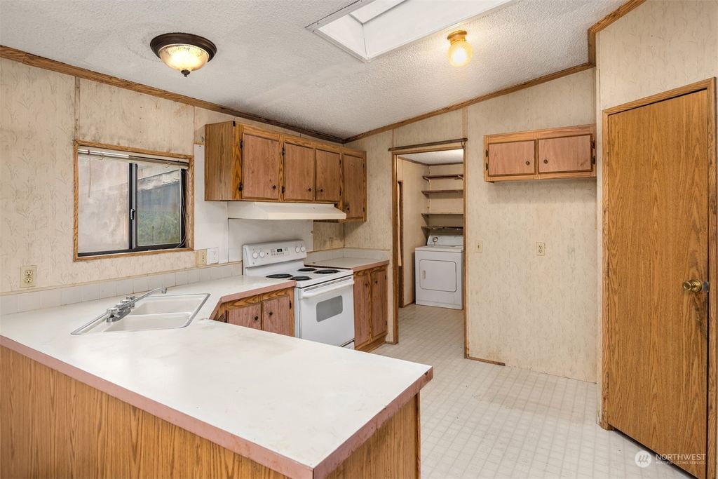Photo of 705 Fullerton Avenue, Darrington, WA 98241 (MLS # 2307273)