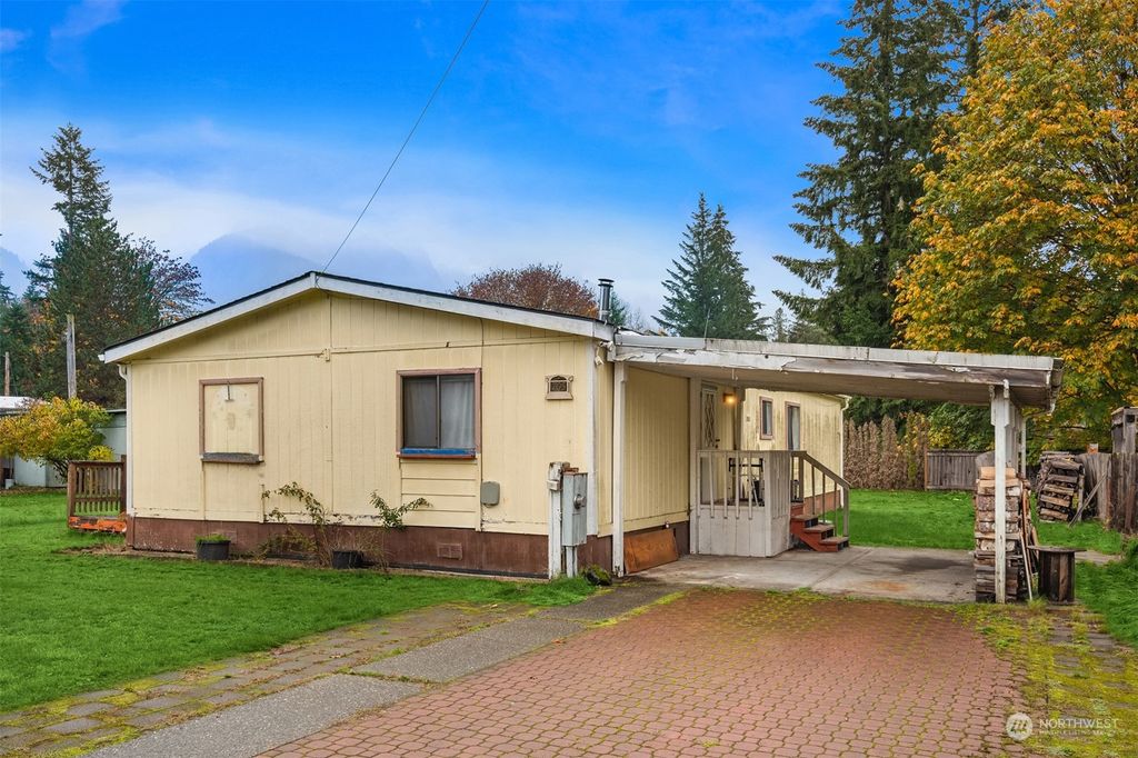 Photo of 705 Fullerton Avenue, Darrington, WA 98241 (MLS # 2307273)