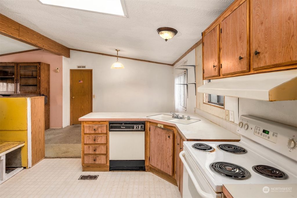 Photo of 705 Fullerton Avenue, Darrington, WA 98241 (MLS # 2307273)