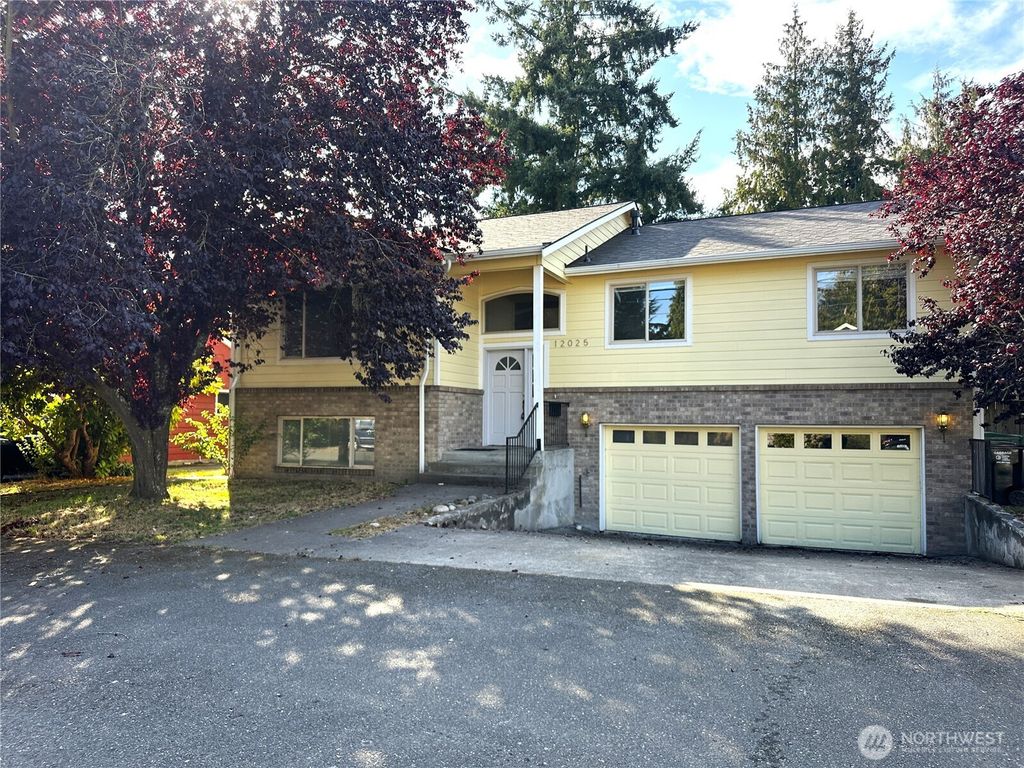 Photo of 12025 Phinney Avenue N, Seattle, WA 98133 (MLS # 2442841)