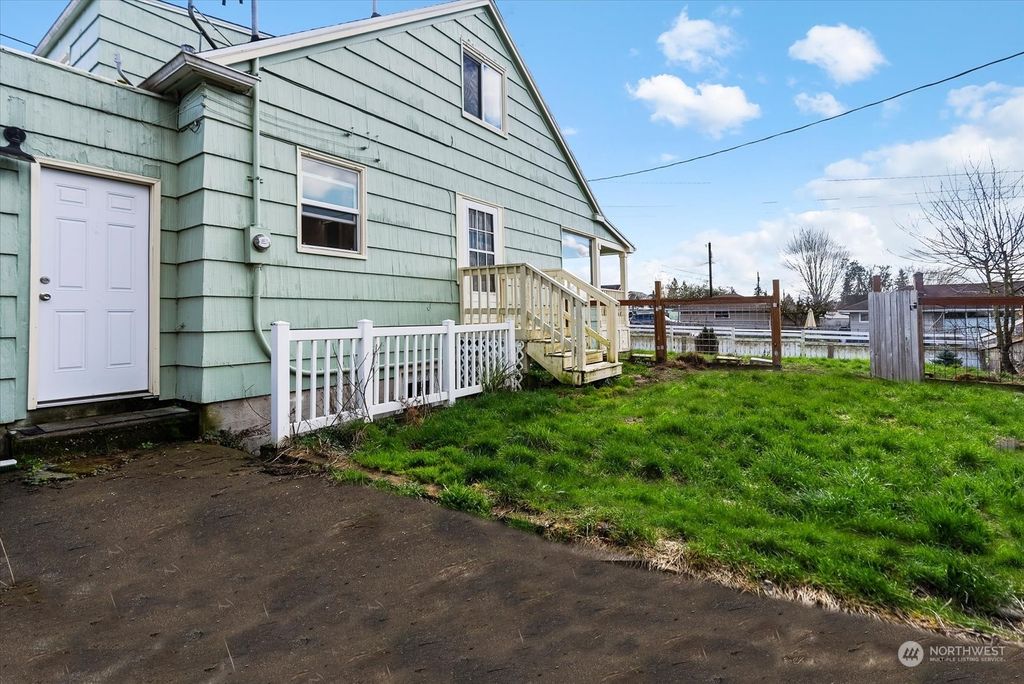 Photo of 2309 24th Street, Everett, WA 98201 (MLS # 2202971)