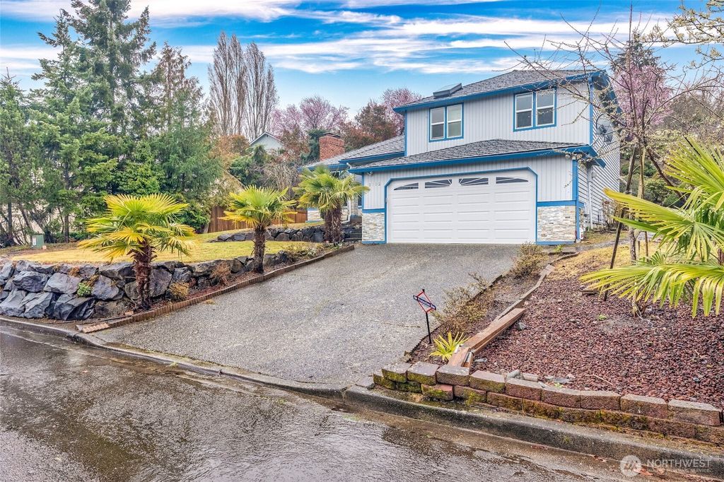 Photo of 2702 Cedar Avenue S, Renton, WA 98055 (MLS # 2490367)